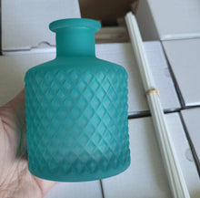 Load image into Gallery viewer, GEO Reed Diffuser Bottle