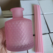 Load image into Gallery viewer, GEO Reed Diffuser Bottle