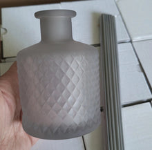Load image into Gallery viewer, GEO Reed Diffuser Bottle