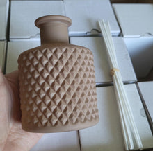 Load image into Gallery viewer, GEO Reed Diffuser Bottle
